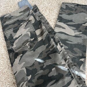 Pull on camo straight leg pant .